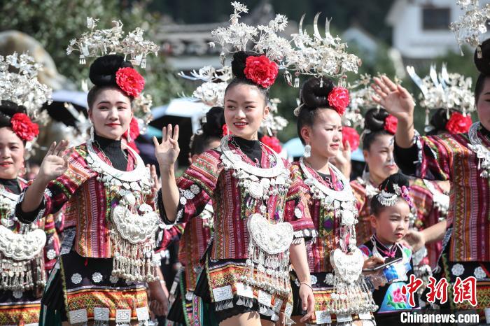 По случаю Нового года народности Мяо в Китае прошли мероприятия в честь нематериального культурного наследия в уезде Лэйшань 