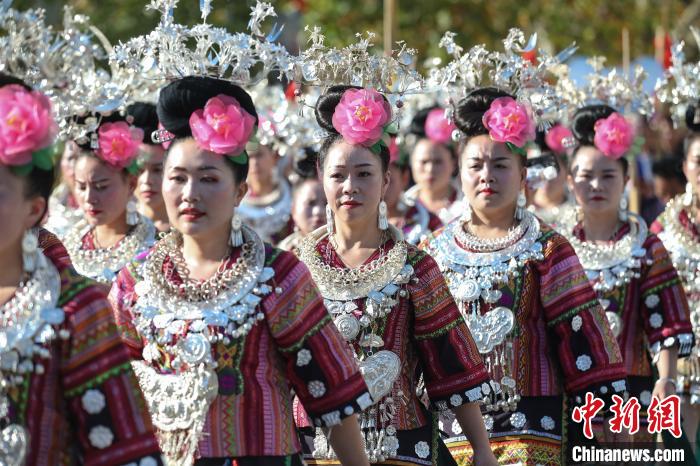 По случаю Нового года народности Мяо в Китае прошли мероприятия в честь нематериального культурного наследия в уезде Лэйшань 
