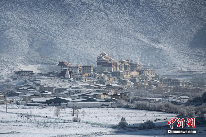 Город Шангри-Ла после снегопада