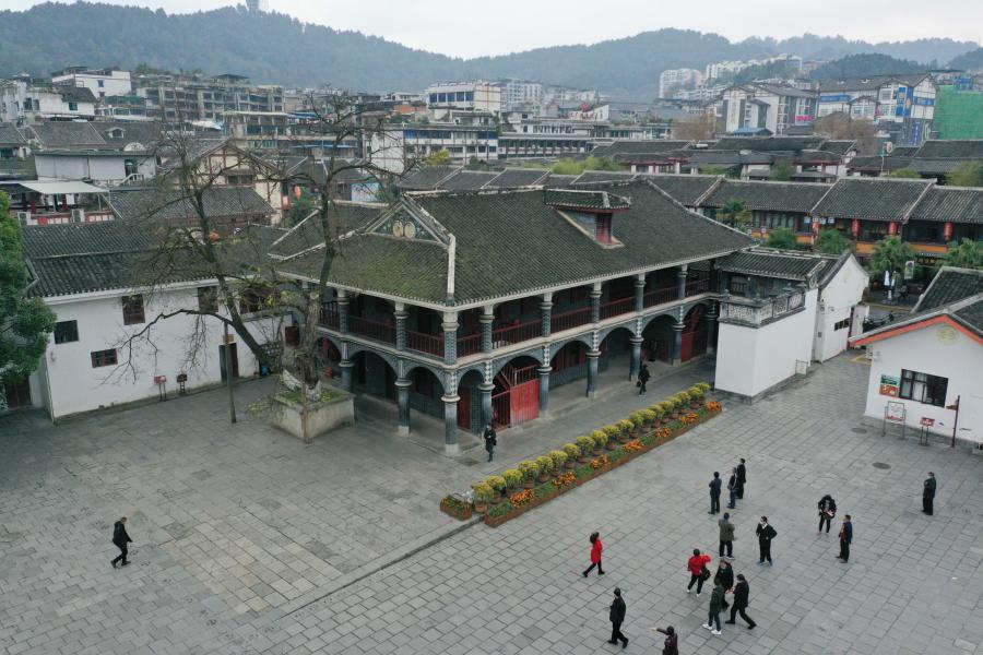 Мемориальный музей в Цзуньи -- популярный объект "красного туризма" в Китае