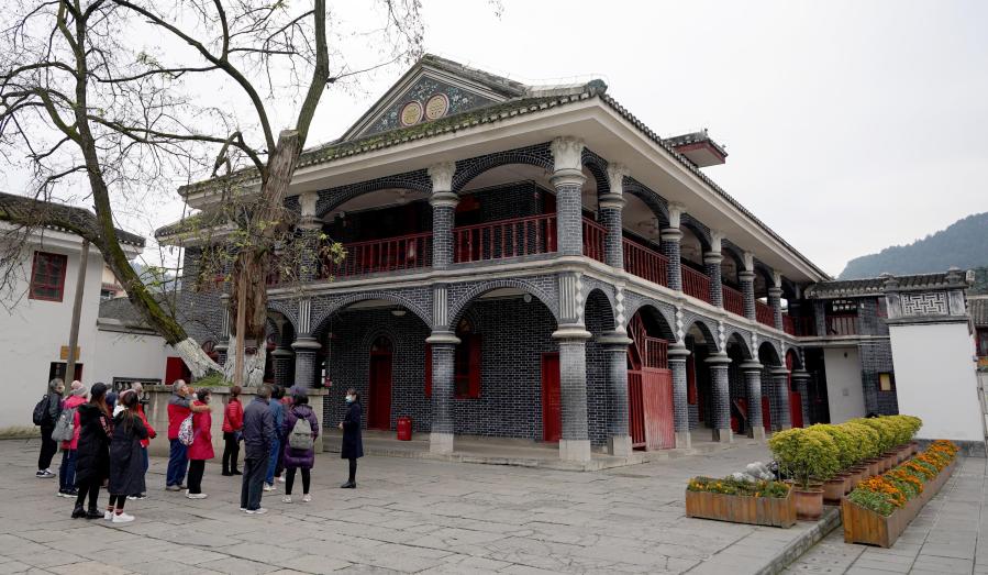 Мемориальный музей в Цзуньи -- популярный объект "красного туризма" в Китае