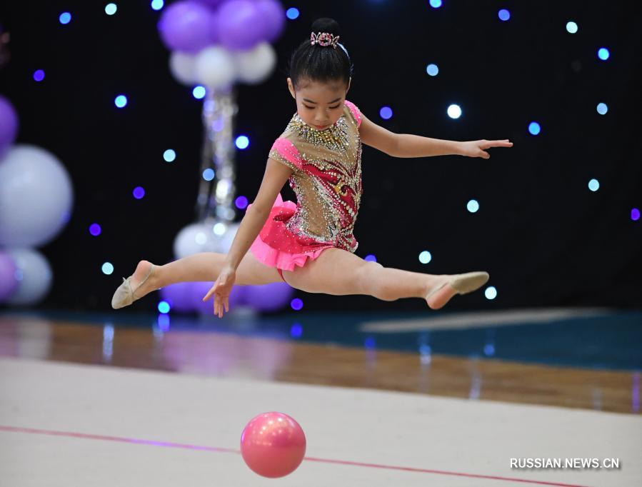 Здоровье нации -- В Пекине прошли соревнования по художественной гимнастике среди учащихся начальной и средней школы
