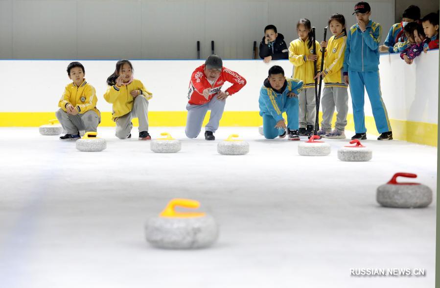 Первое прикосновение к зимним видам спорта для ребят из Шицзячжуана