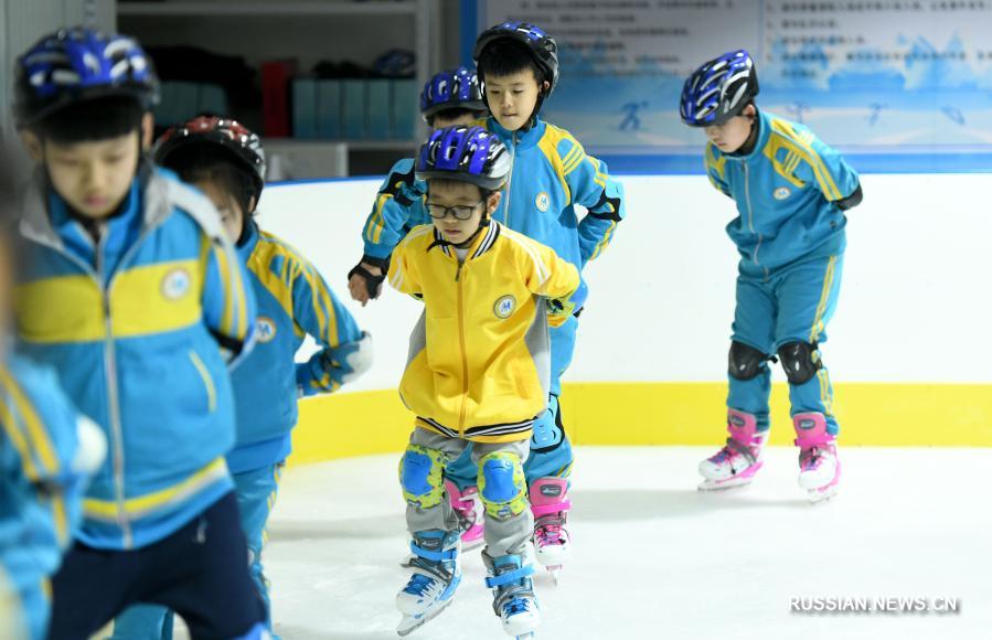 Первое прикосновение к зимним видам спорта для ребят из Шицзячжуана