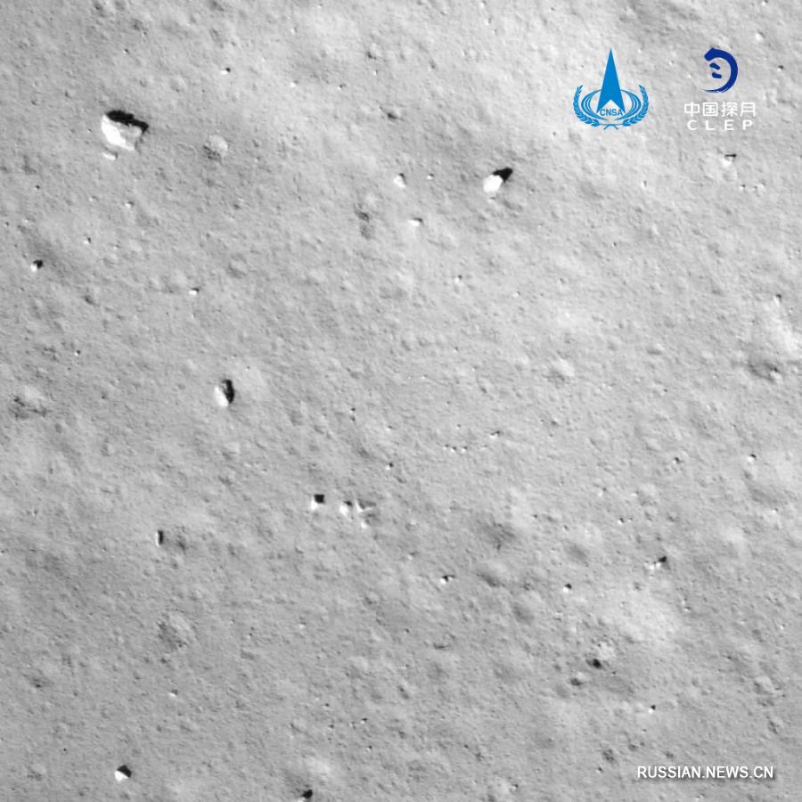 Китайский зонд "Чанъэ-5" совершил посадку на поверхности Луны для сбора образцов