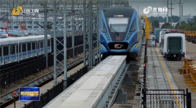 В Китае выпустили новый монорельсовый поезд седлающего типа