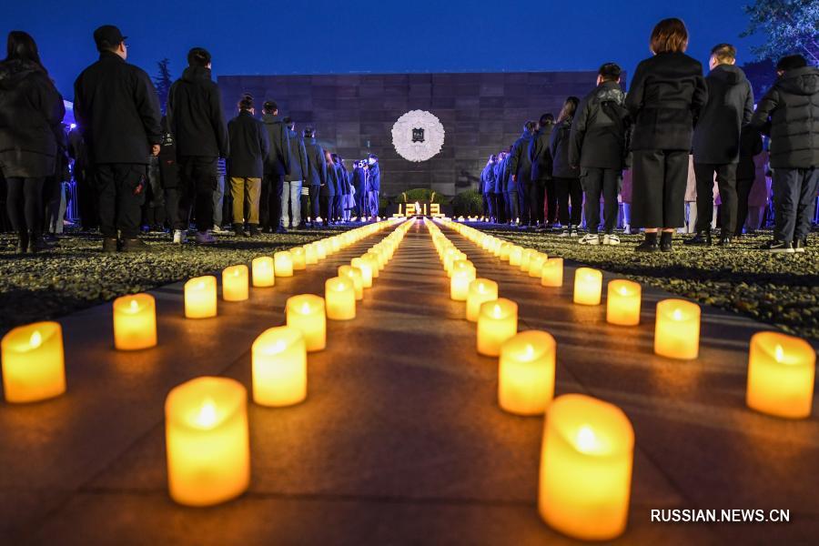 Зажженные свечи в Нанкине: скорбь по погибшим и желание мира