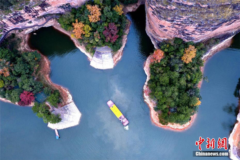 Невероятный вид озера Дацзиньху с высоты птичьего полета