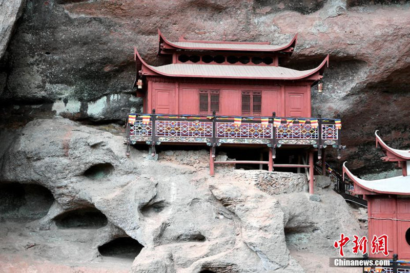 «Древний храм на скалах» в провинции Фуцзянь