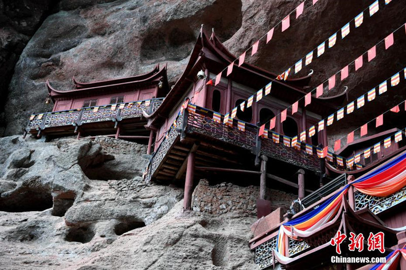 «Древний храм на скалах» в провинции Фуцзянь