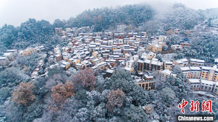 В уезде Уюань выпал первый снег в этом году