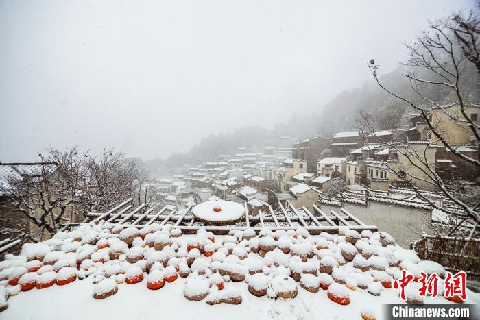 В уезде Уюань выпал первый снег в этом году