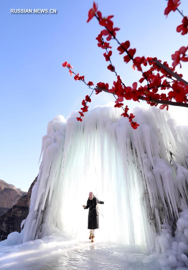 Застывшие водопады в горах Тайханшань