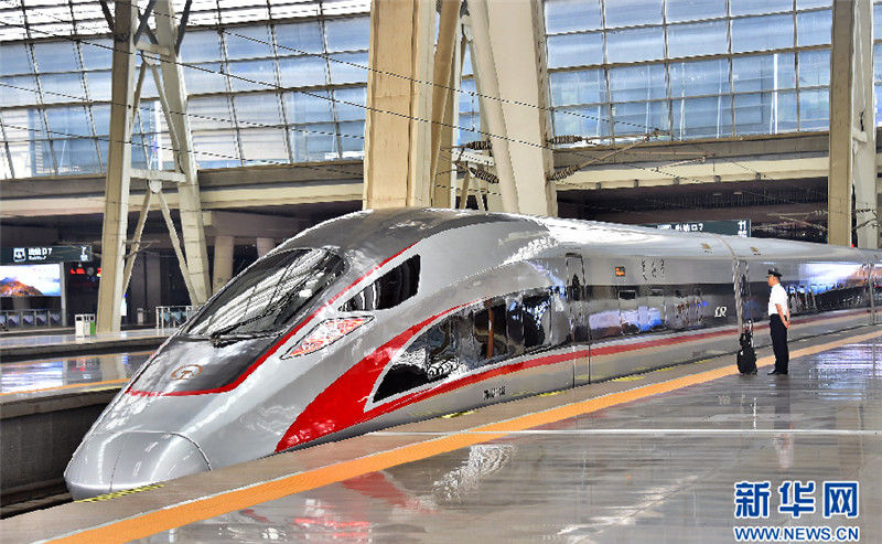 Китайские высокоскоростные поезда “Фусин” совершили 1036 рейсов и проехали 836 млн км