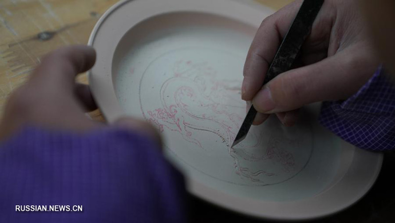 Искусство мастеров-керамистов из Цзиндэчжэня