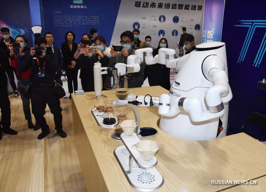 В Циндао прошла интерактивная выставка роботехники для жизни