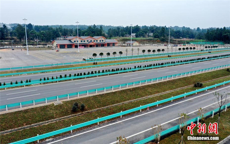 Новое скоростное шоссе в провинции Сычуань официально открылось