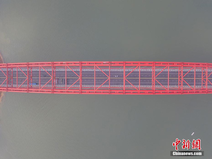В Китае открыто движение по арочному мосту с самым большим в мире пролетом
