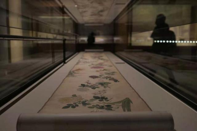 В Национальном музее Китая проходит выставка сокровищ императорского дворца династии Цин