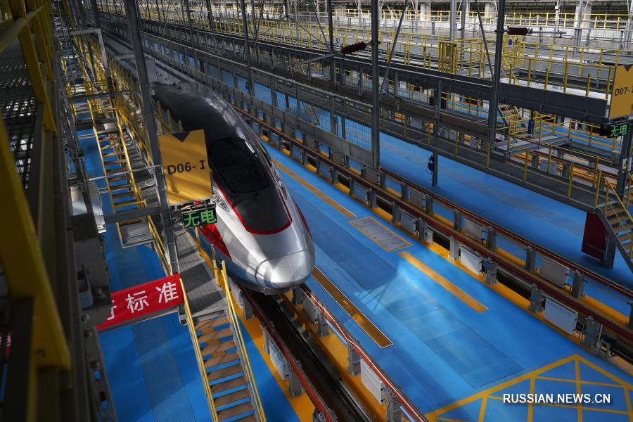 В Китае впервые представили морозоустойчивый высокоскоростной поезд