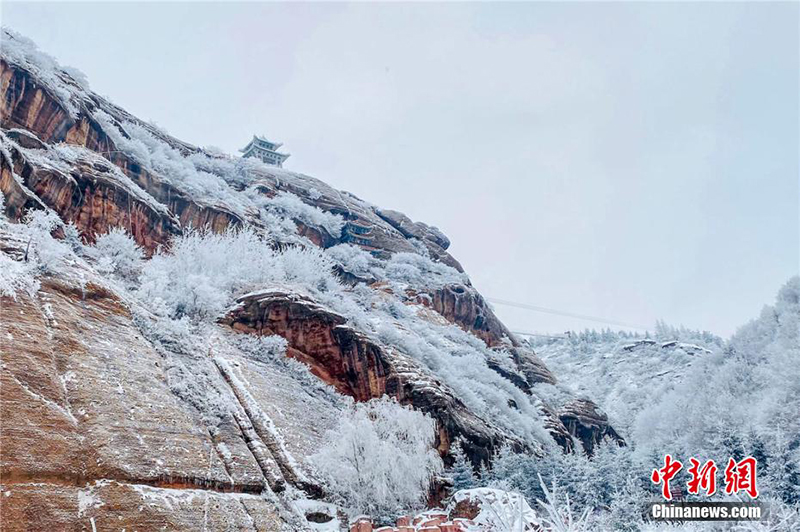 Белоснежный иней украсил геологический парк Северо-Западного Китая