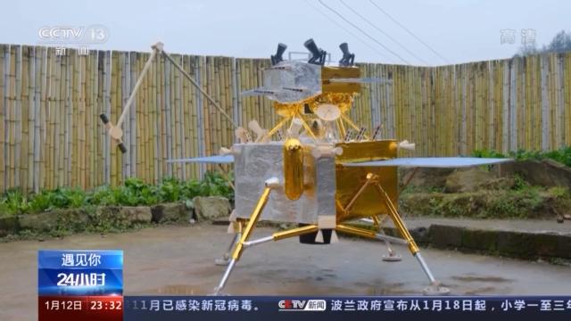 Китайский плотник изготовил модель космического аппарата «Чанъэ-5» из дерева