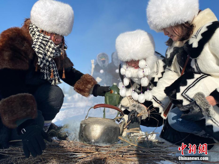 Последнее племя охотников в Китае воспроизводит традиционный образ жизни и способы производства