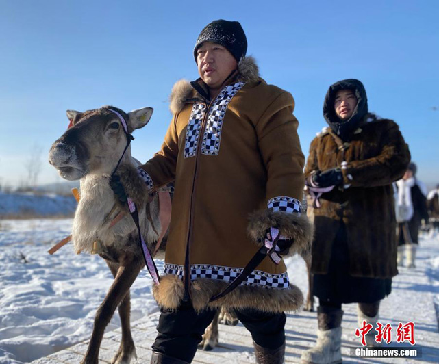 Последнее племя охотников в Китае воспроизводит традиционный образ жизни и способы производства