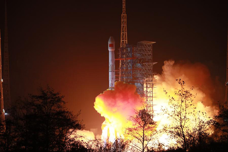 Китай успешно вывел на орбиту новый спутник мобильной связи