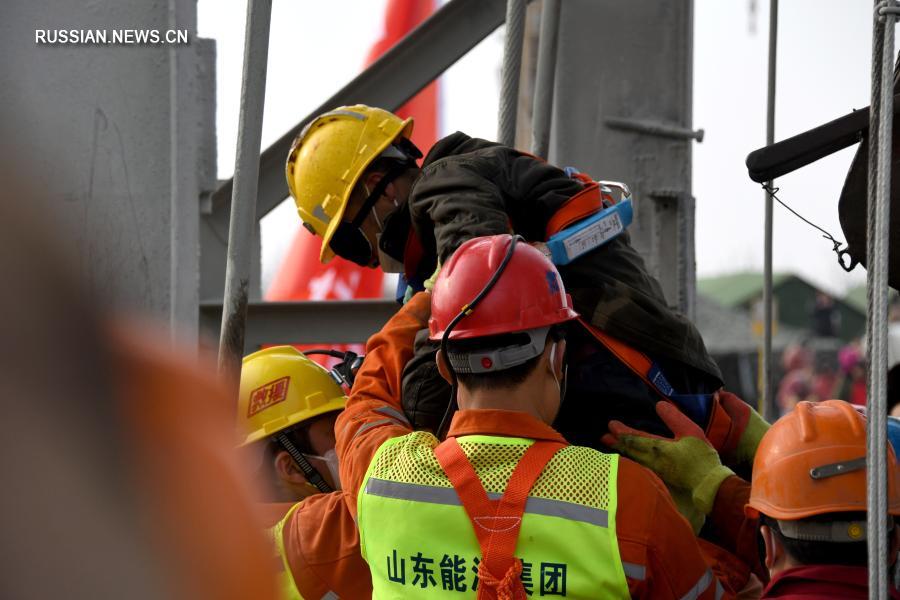 Спасены 11 горняков, оказавшихся в ловушке на золотодобывающей шахте на востоке Китая