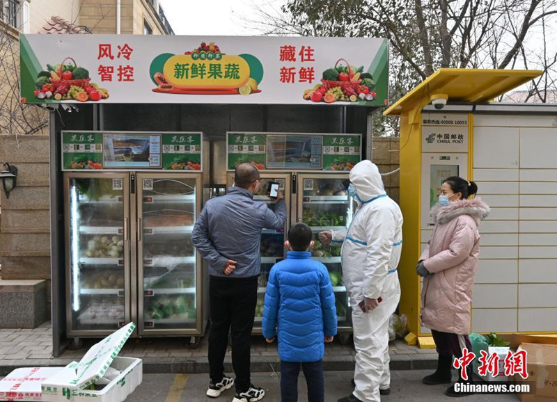 Торговый автомат с фруктами и овощами пользуется популярностью в городе Шицзячжуан