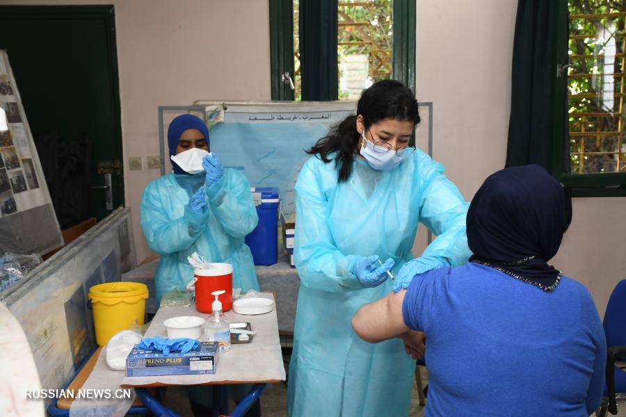 В Марокко начали прививать население от коронавируса вакциной китайского производства