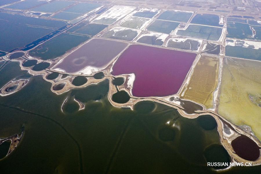 Разноцветная палитра соленых озер в провинции Шаньси