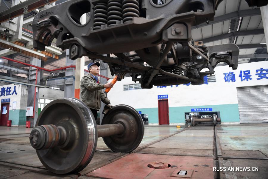 Ремонтная бригада в Чунцине обеспечивает безопасность пассажирских перевозок в период "чуньюня"