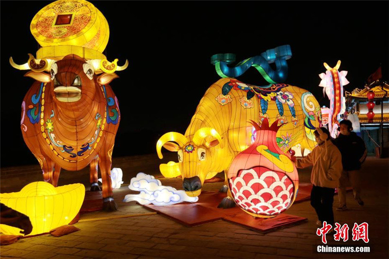В городе Сиань зажглись праздничные фонари-2021