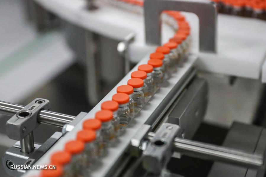 Китай одобрил применение второй вакцины от COVID-19