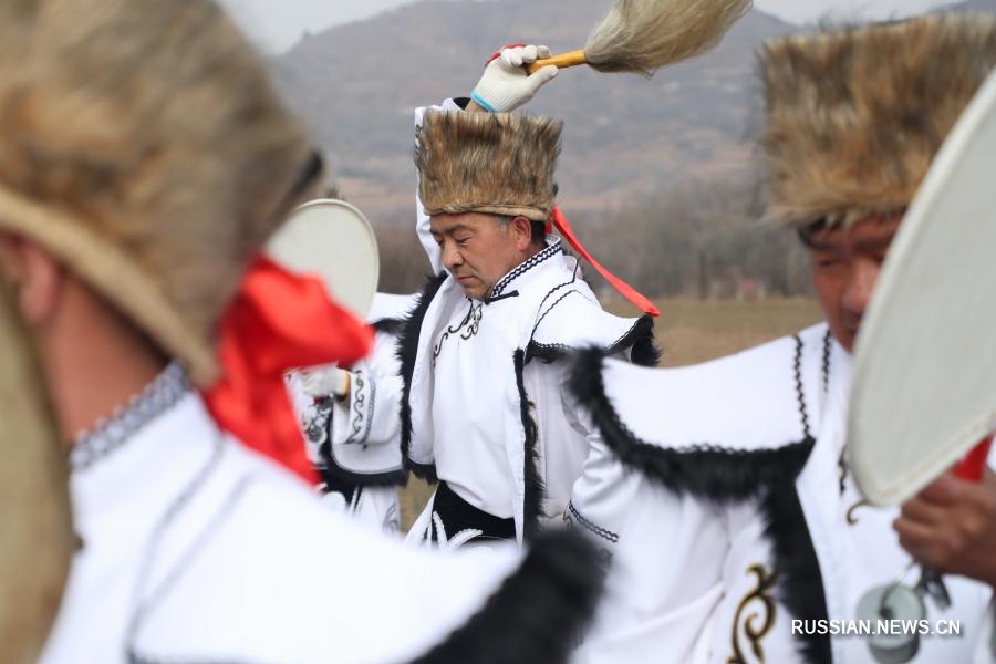 Танец под барабаны в пров. Ганьсу