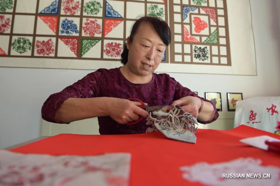 Три поколения мастеров из Ухая развивают искусство "цзяньчжи"