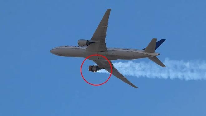 Самолет авиакомпании United Airlines безопасно произвел посадку в Денвере после неполадки с двигателем
