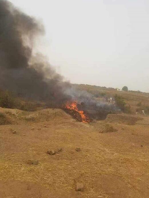 7 человек погибли в результате крушения военного самолета в Нигерии -- военный представитель