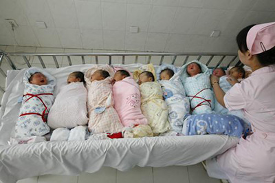 За четыре года уровень рождаемости в Китае упал на 2.47‰