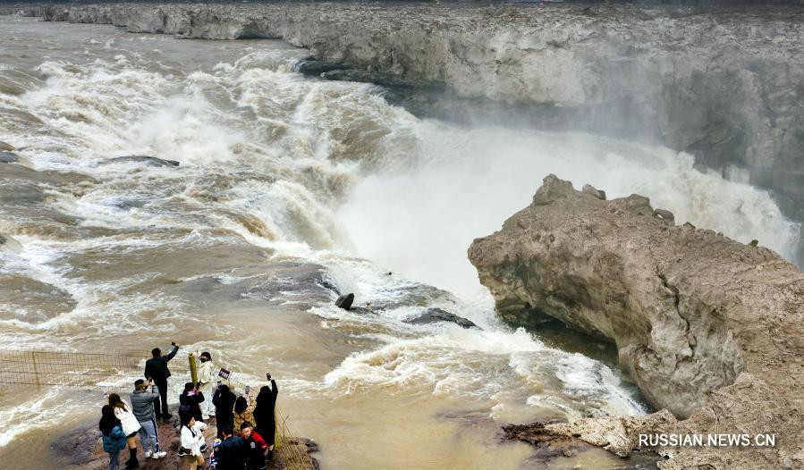 Водопад Хукоу вновь открыт для посетителей