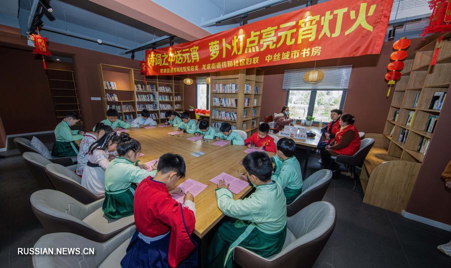 Культурное мероприятие на тему праздника Фонарей в одной из читален Хучжоу