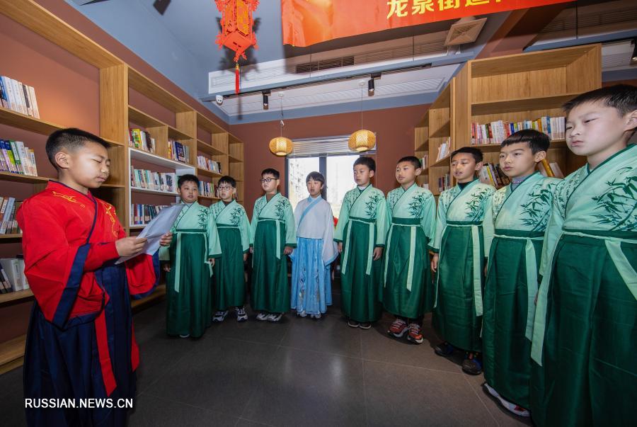 Культурное мероприятие на тему праздника Фонарей в одной из читален Хучжоу