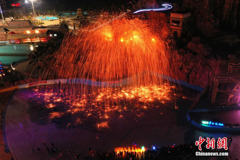 Огненные цветы к Празднику фонарей в Наньчане