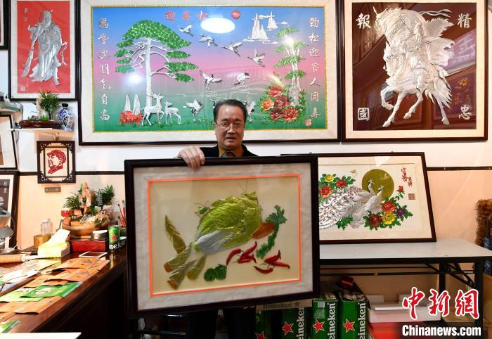 Китаец превращает выброшенные банки в прекрасные произведения искусства