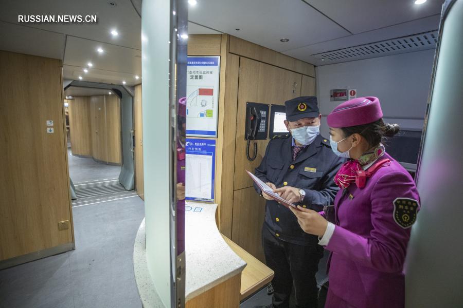 Работницы поездной бригады заботятся о комфорте пассажиров