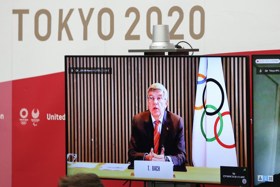 Т. Бах после переизбрания на пост президента МОК предложил добавить к слогану Олимпийских игр слово "вместе"