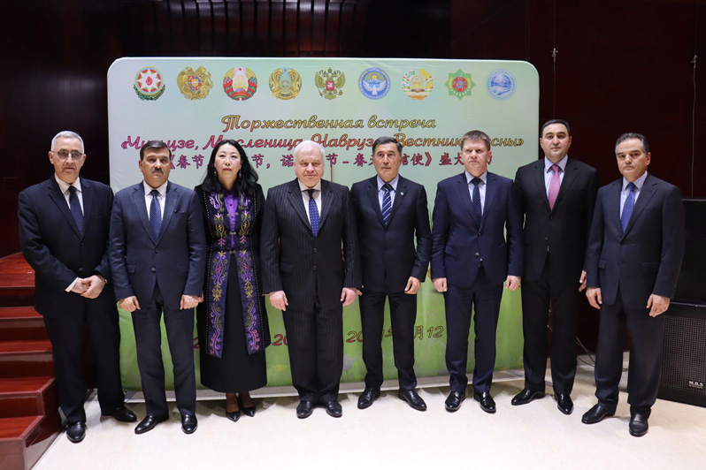 Представители дипломатических миссий России и стран СНГ вместе в Пекине отметили Масленицу и наступающий праздник весны Навруз