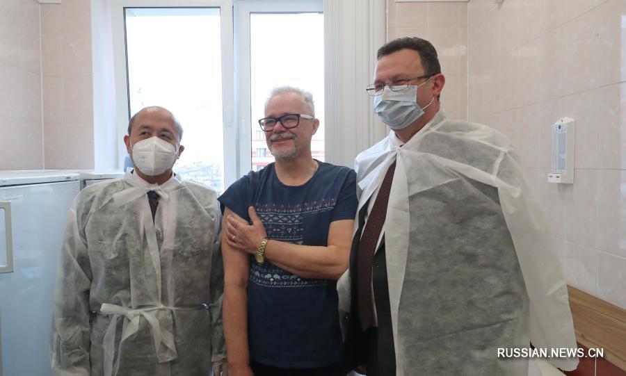 В Беларуси начали вакцинацию против COVID-19 китайским препаратом